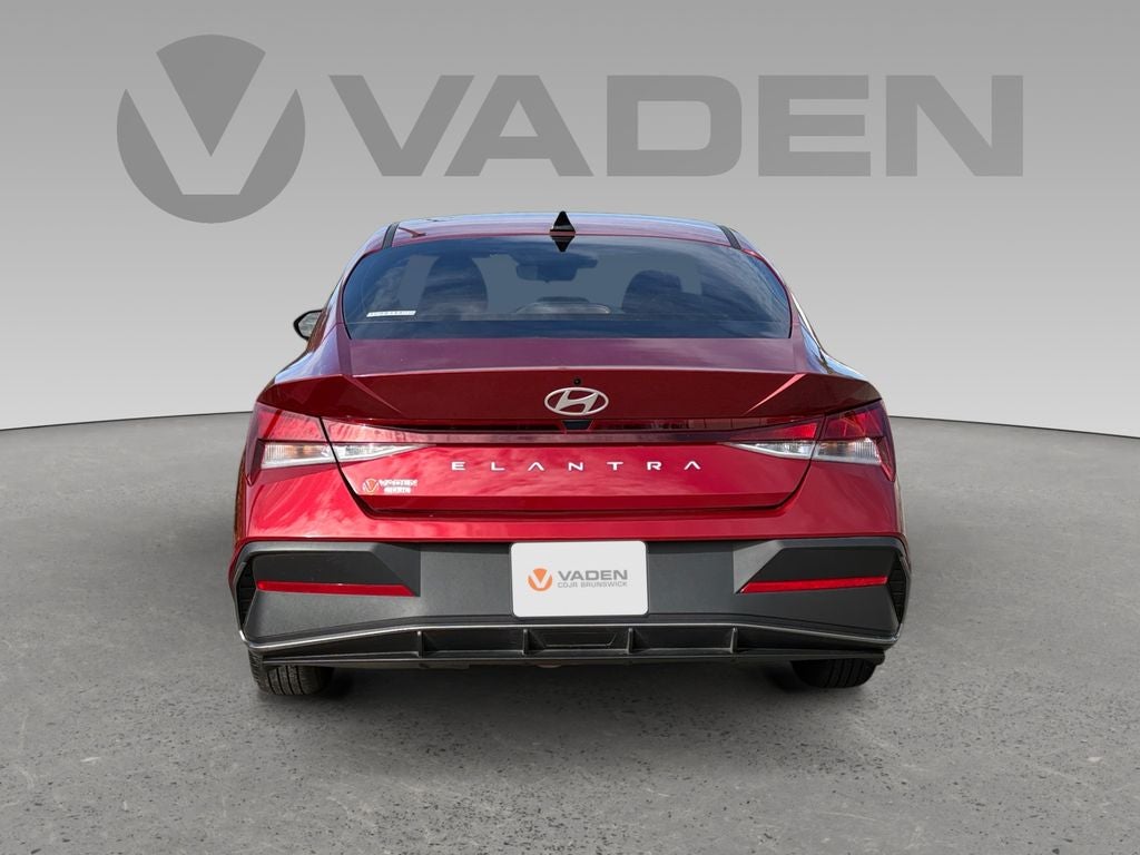 2025 Hyundai Elantra SE