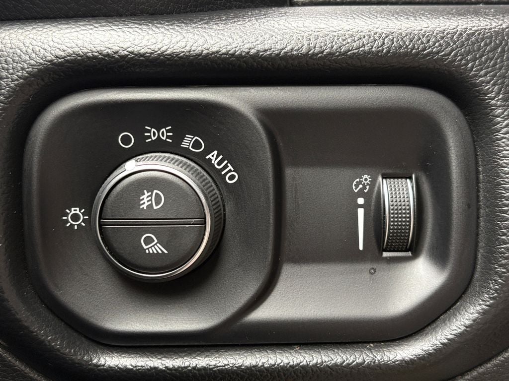 2022 RAM 1500 Big Horn Crew Cab 4x4 5'7' Box