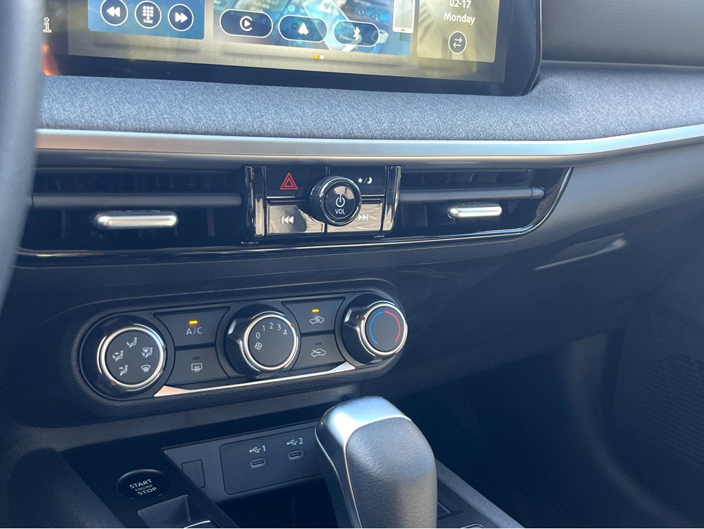 2025 Nissan Kicks SV