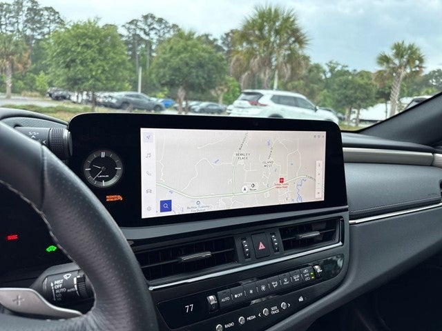 2024 Lexus ES 300h F SPORT Handling