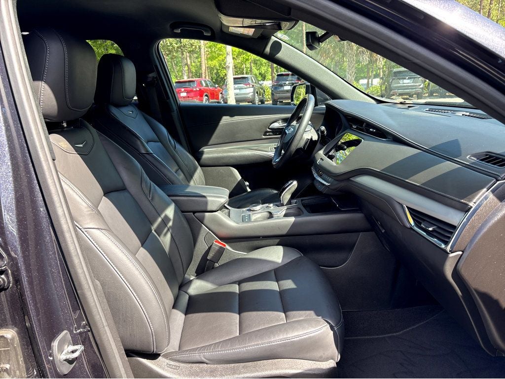 2023 Cadillac XT4 FWD Premium Luxury