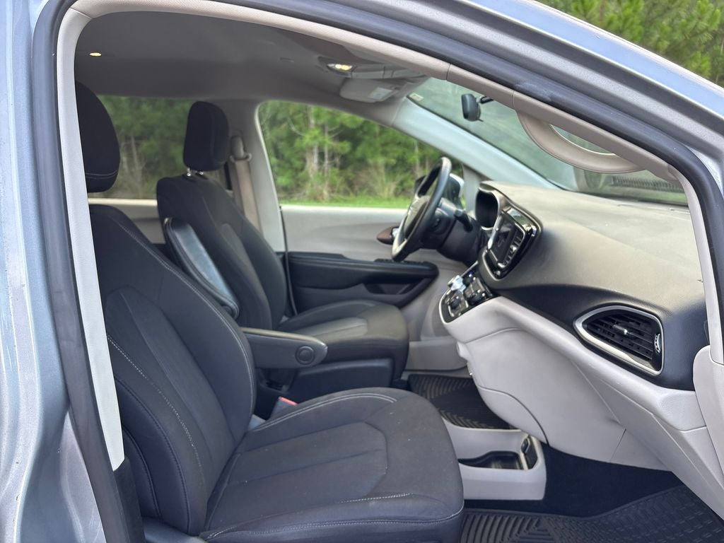 2021 Chrysler Voyager LX