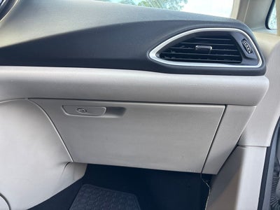 2021 Chrysler Voyager LX