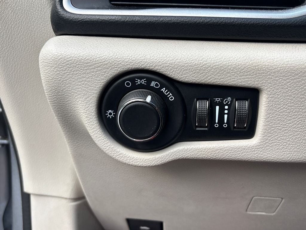 2021 Chrysler Voyager LX