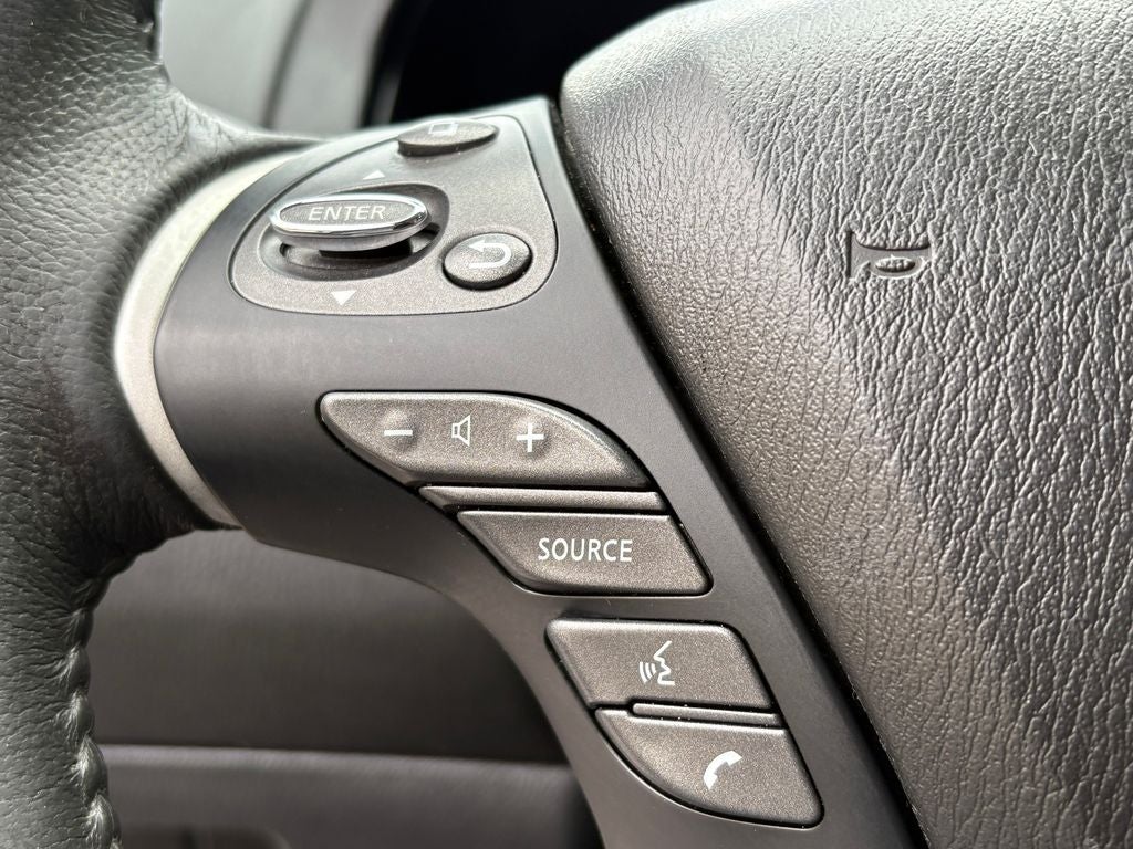 2017 Nissan Pathfinder SV
