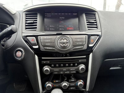 2017 Nissan Pathfinder SV