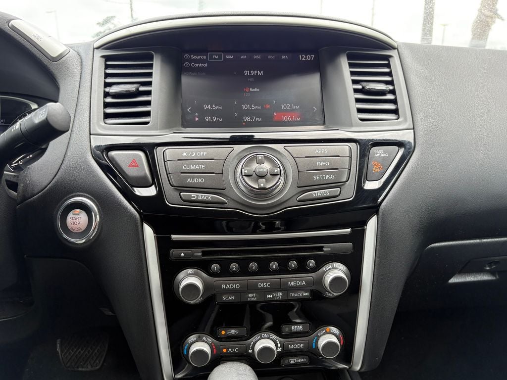 2017 Nissan Pathfinder SV