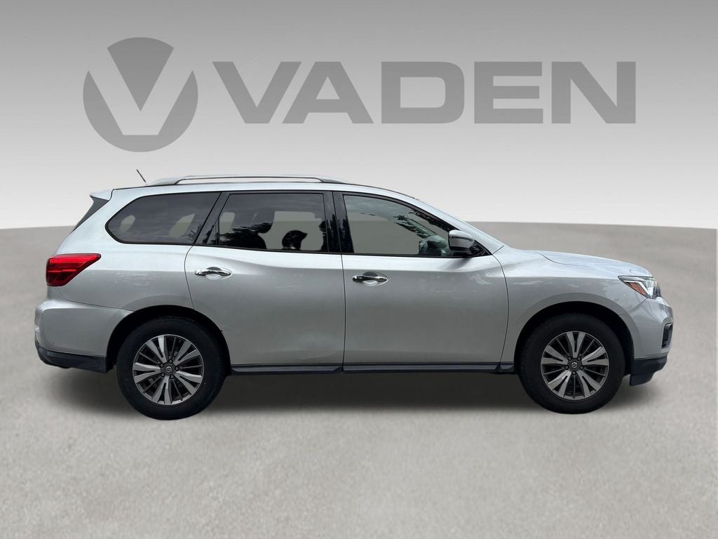 2017 Nissan Pathfinder SV