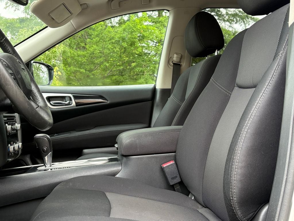 2017 Nissan Pathfinder SV