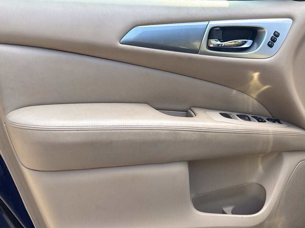 2017 Nissan Pathfinder SL