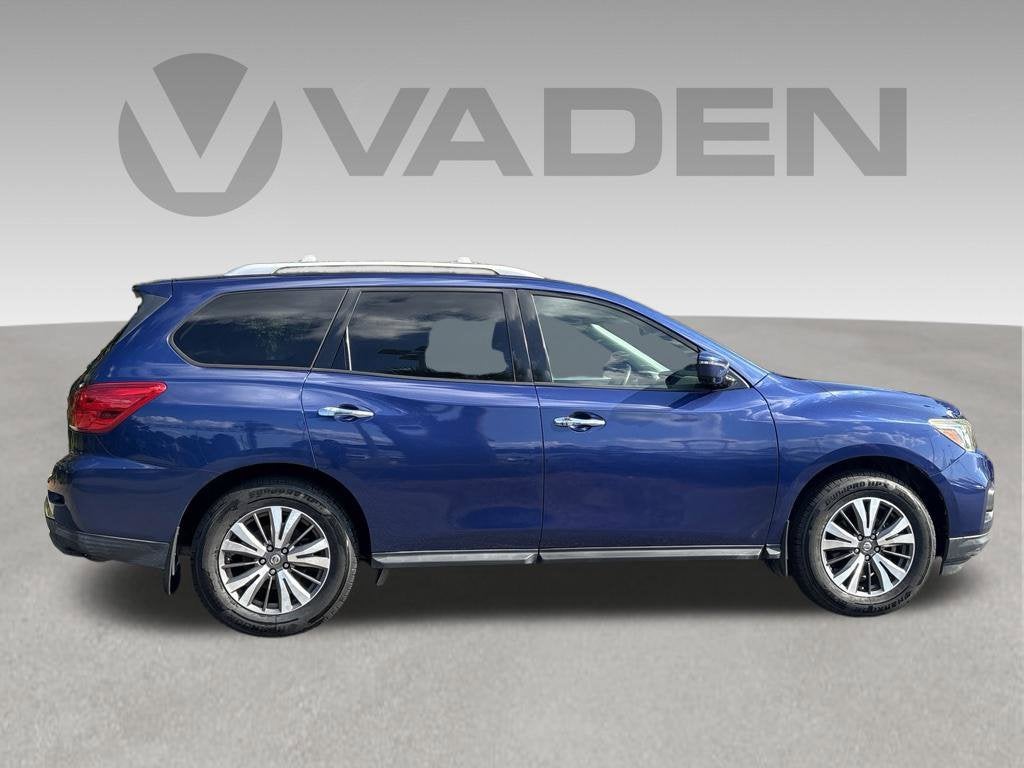 2017 Nissan Pathfinder SL