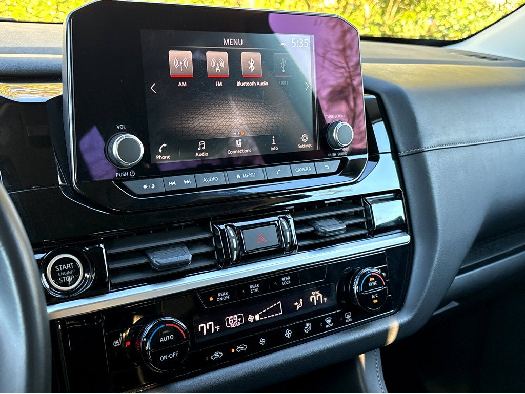 2024 Nissan Pathfinder SV