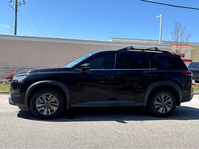 2022 Nissan Pathfinder SV
