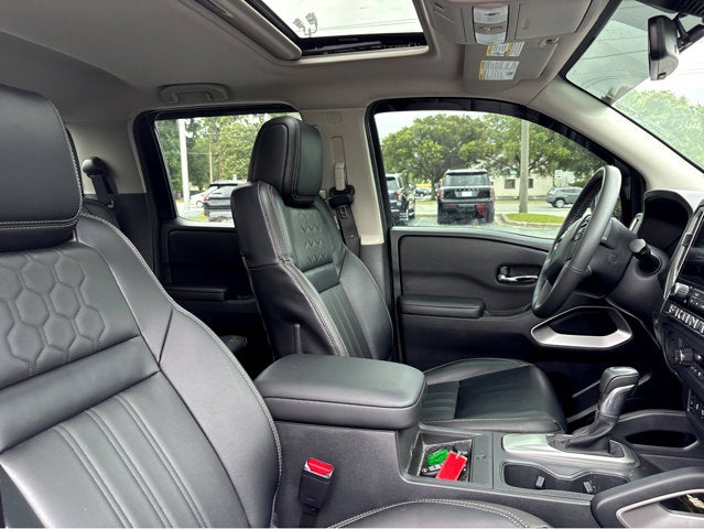 2025 Nissan Frontier SL