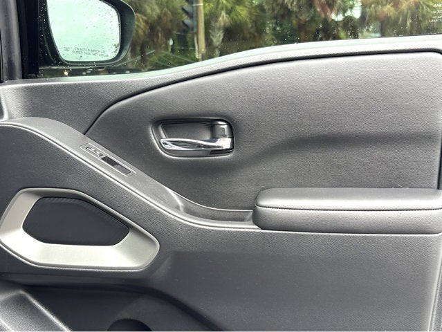 2025 Nissan Frontier SL