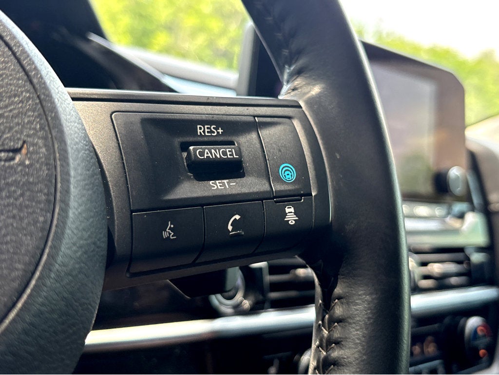 2024 Nissan Pathfinder SV