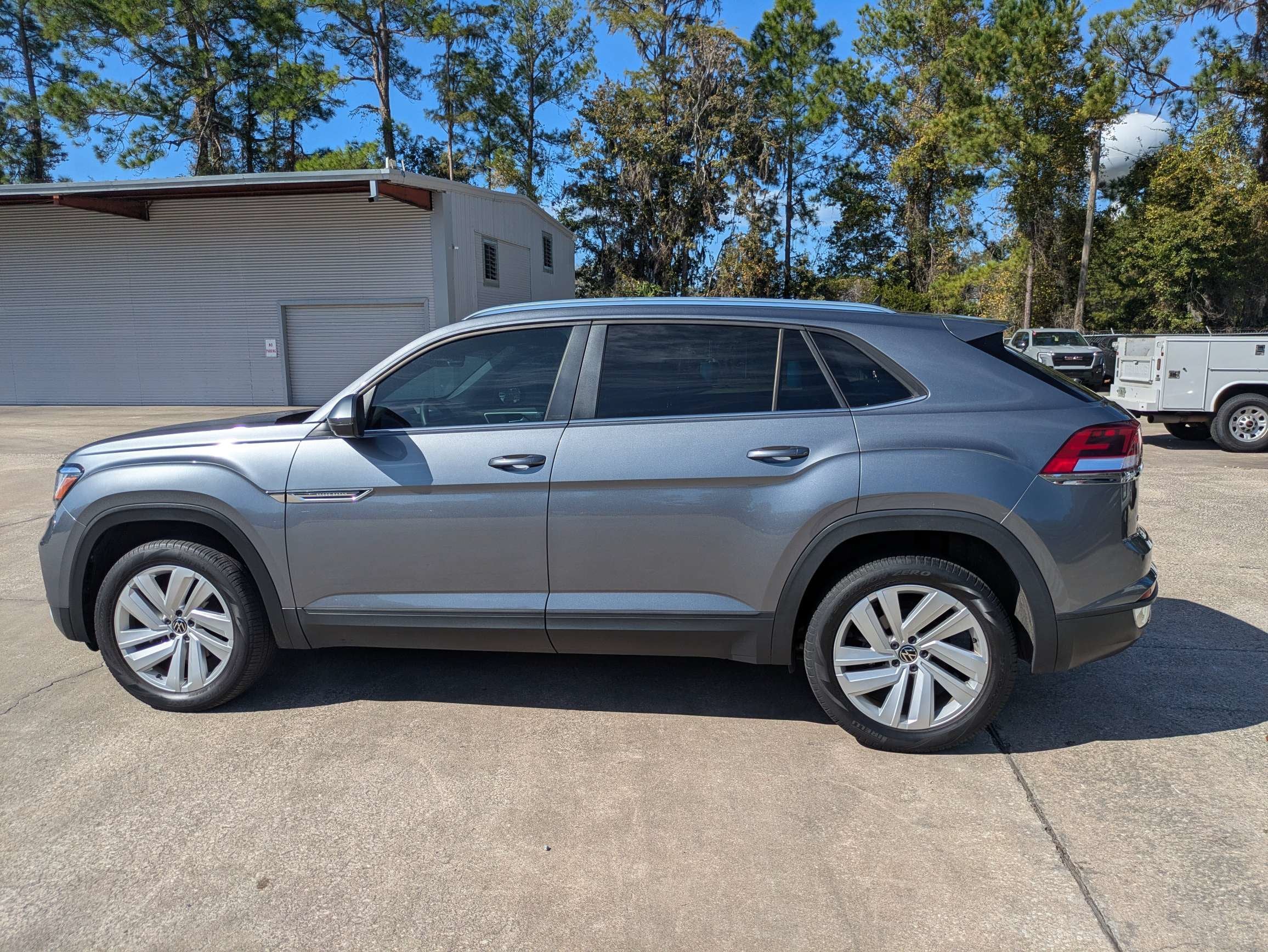 2023 Volkswagen Atlas Cross Sport 2.0T SE w/Technology