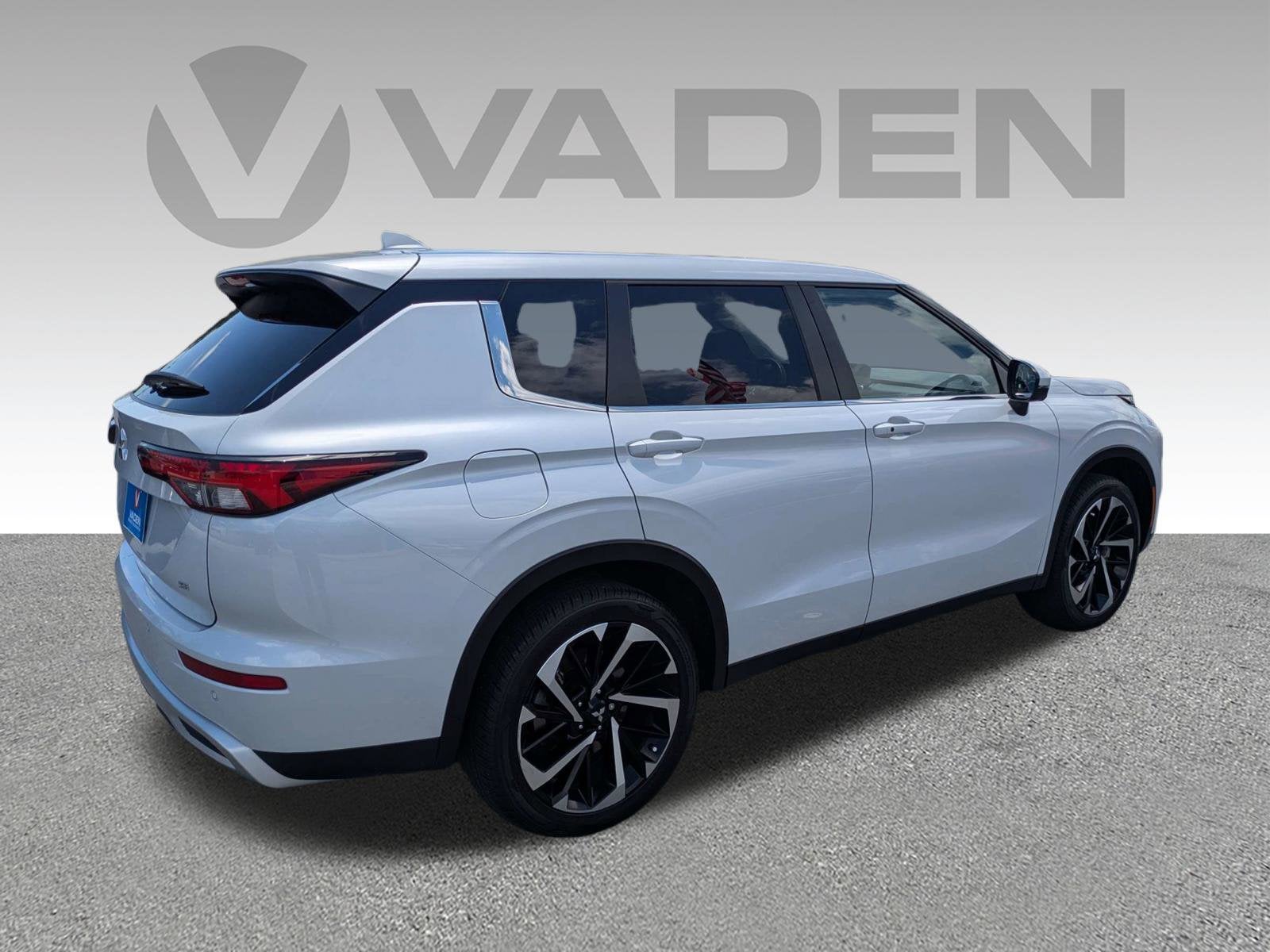 2024 Mitsubishi Outlander Base
