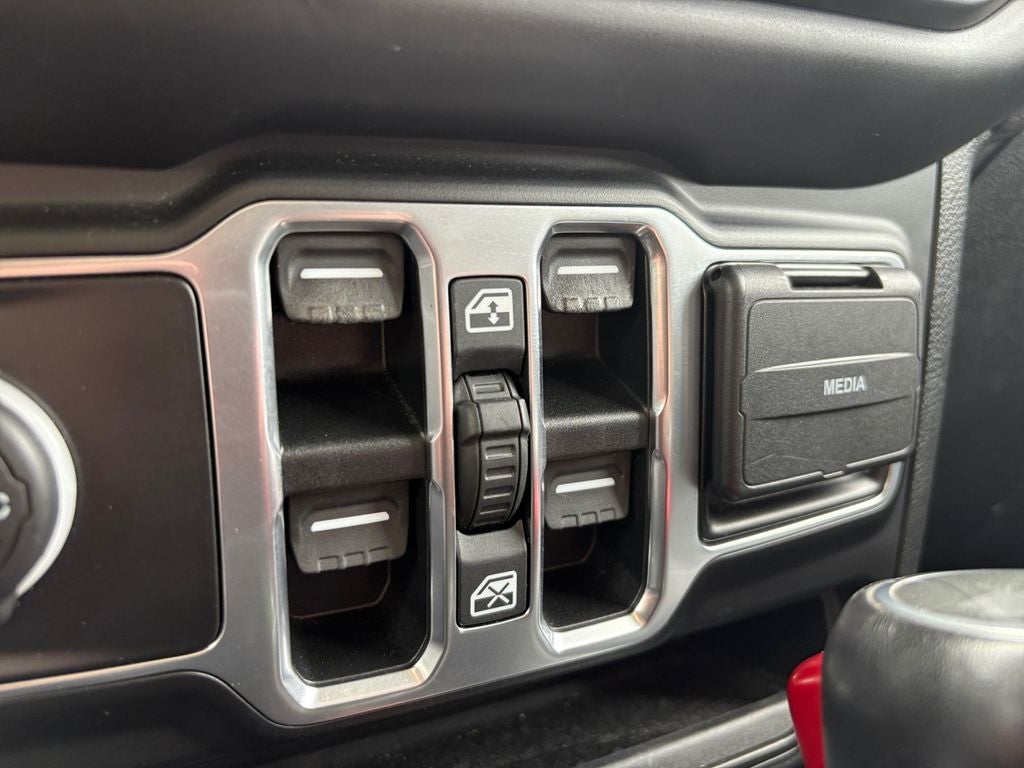 2020 Jeep Wrangler Unlimited Sahara Altitude 4x4