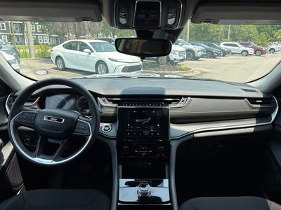 2023 Jeep Grand Cherokee Laredo 4x2
