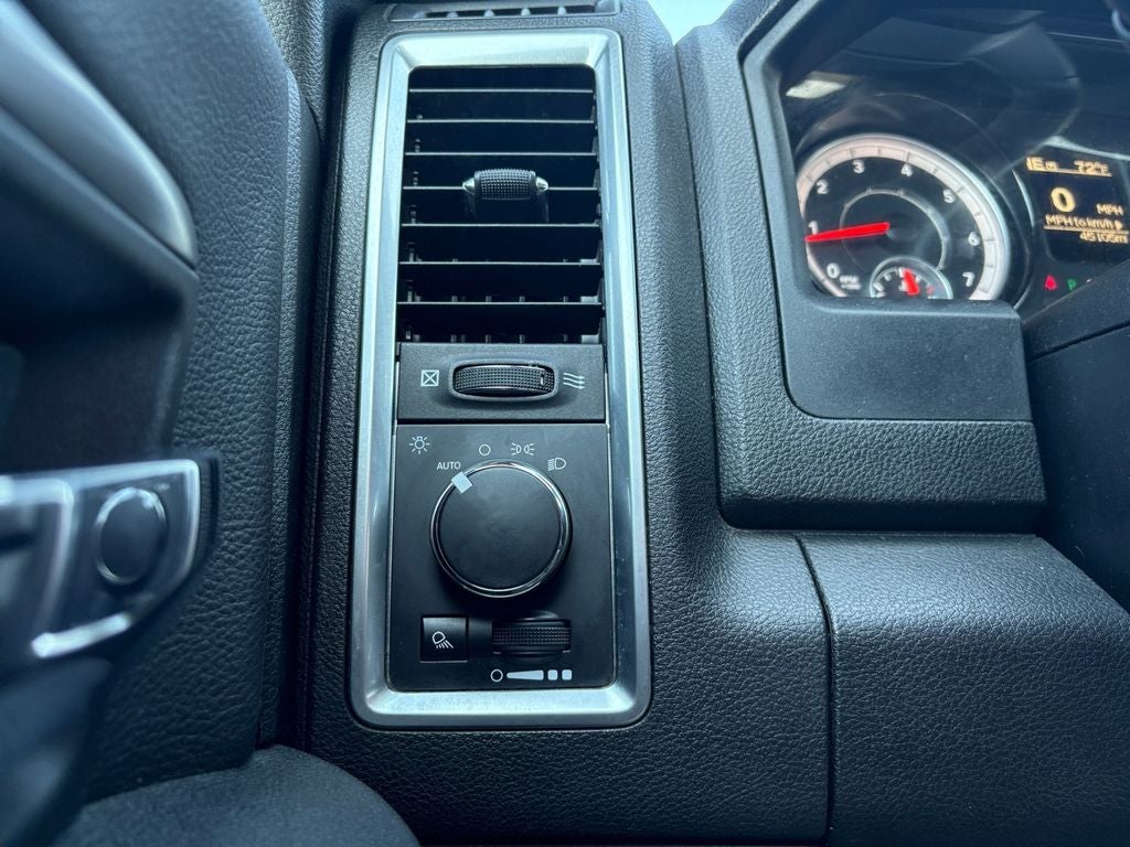 2024 RAM 1500 Classic Warlock Crew Cab 4x2 5'7' Box