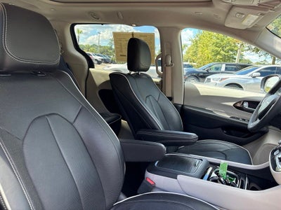 2023 Chrysler Pacifica Hybrid Limited