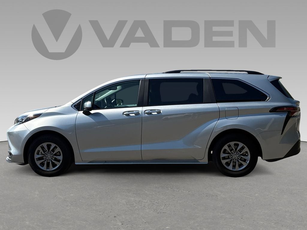 2025 Toyota Sienna XLE