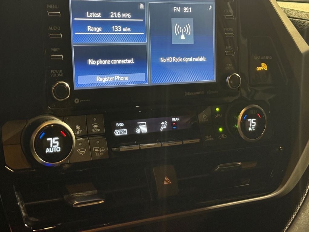 2022 Toyota Highlander LE