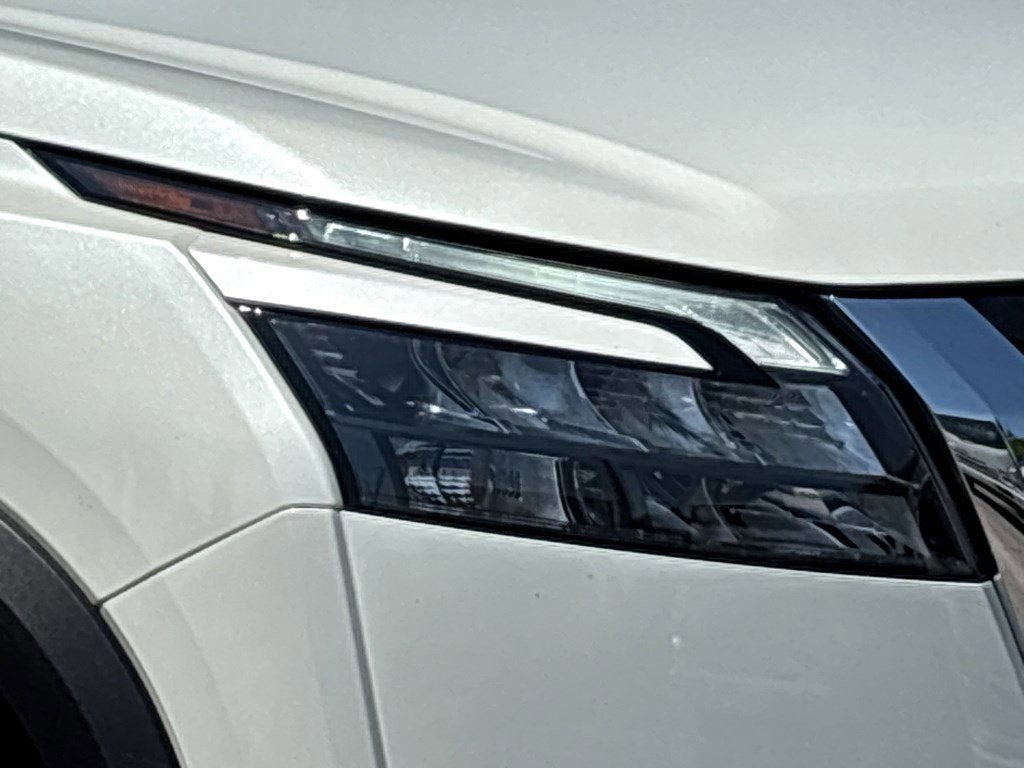 2024 Nissan Pathfinder SV