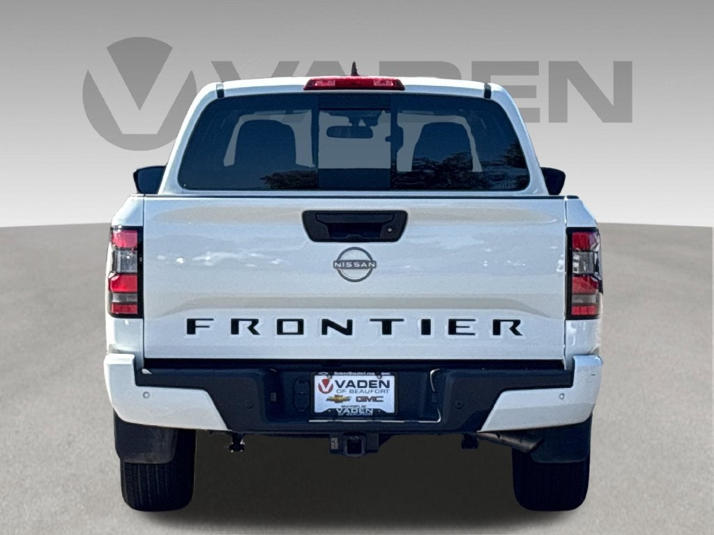 2025 Nissan Frontier Base