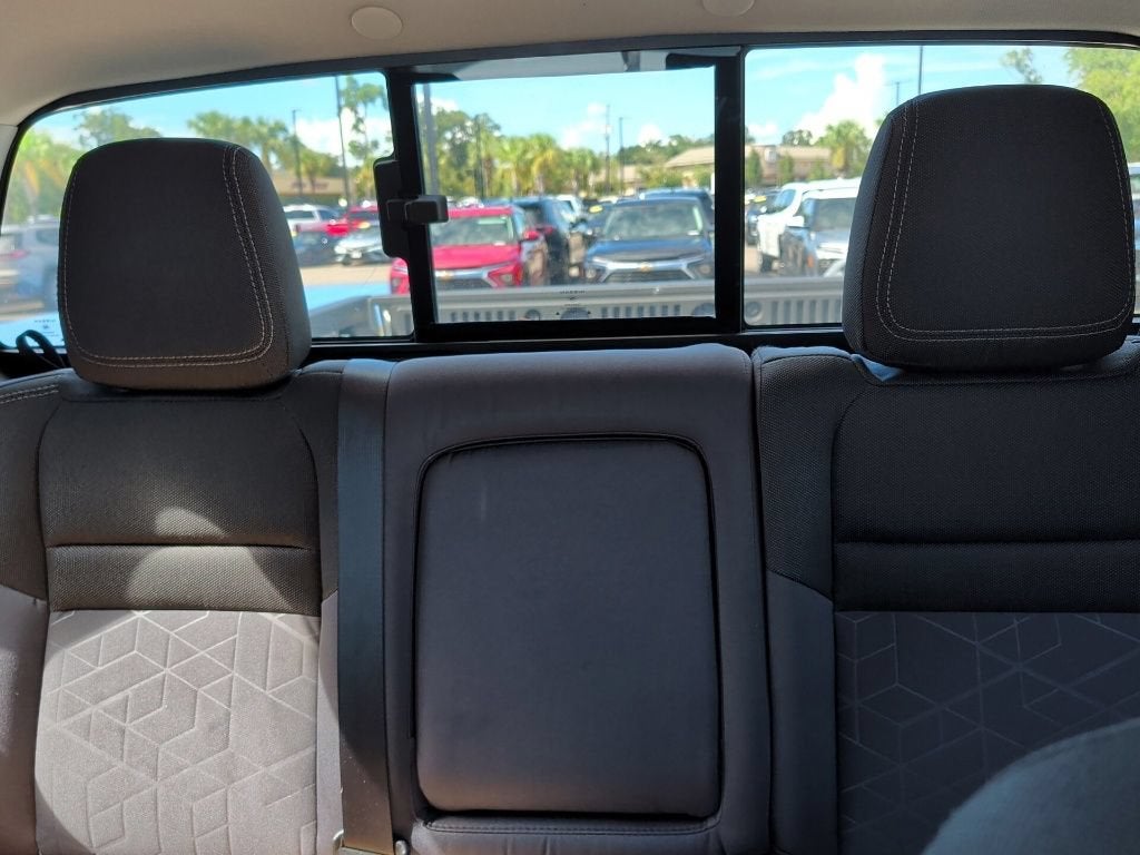 2025 Nissan Frontier Base