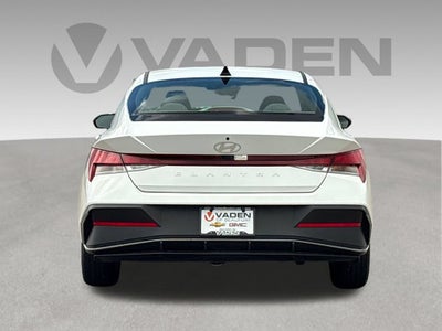 2024 Hyundai Elantra Base