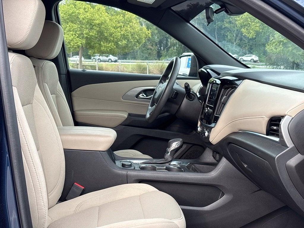 2022 Chevrolet Traverse LS