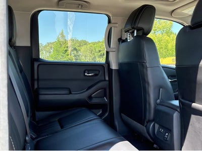 2024 Nissan Frontier Crew Cab SL 4x2