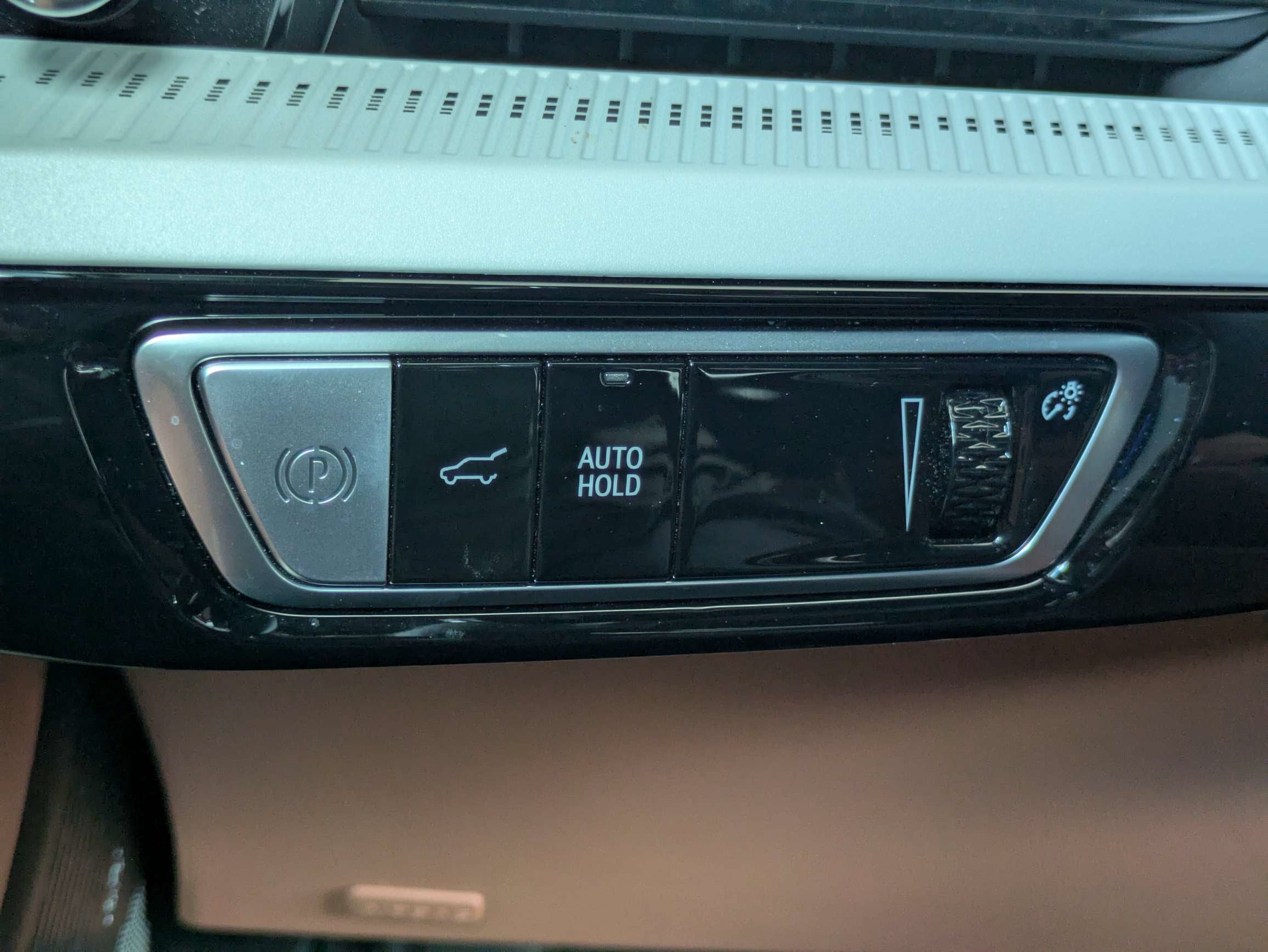 2025 Cadillac OPTIQ Luxury 2