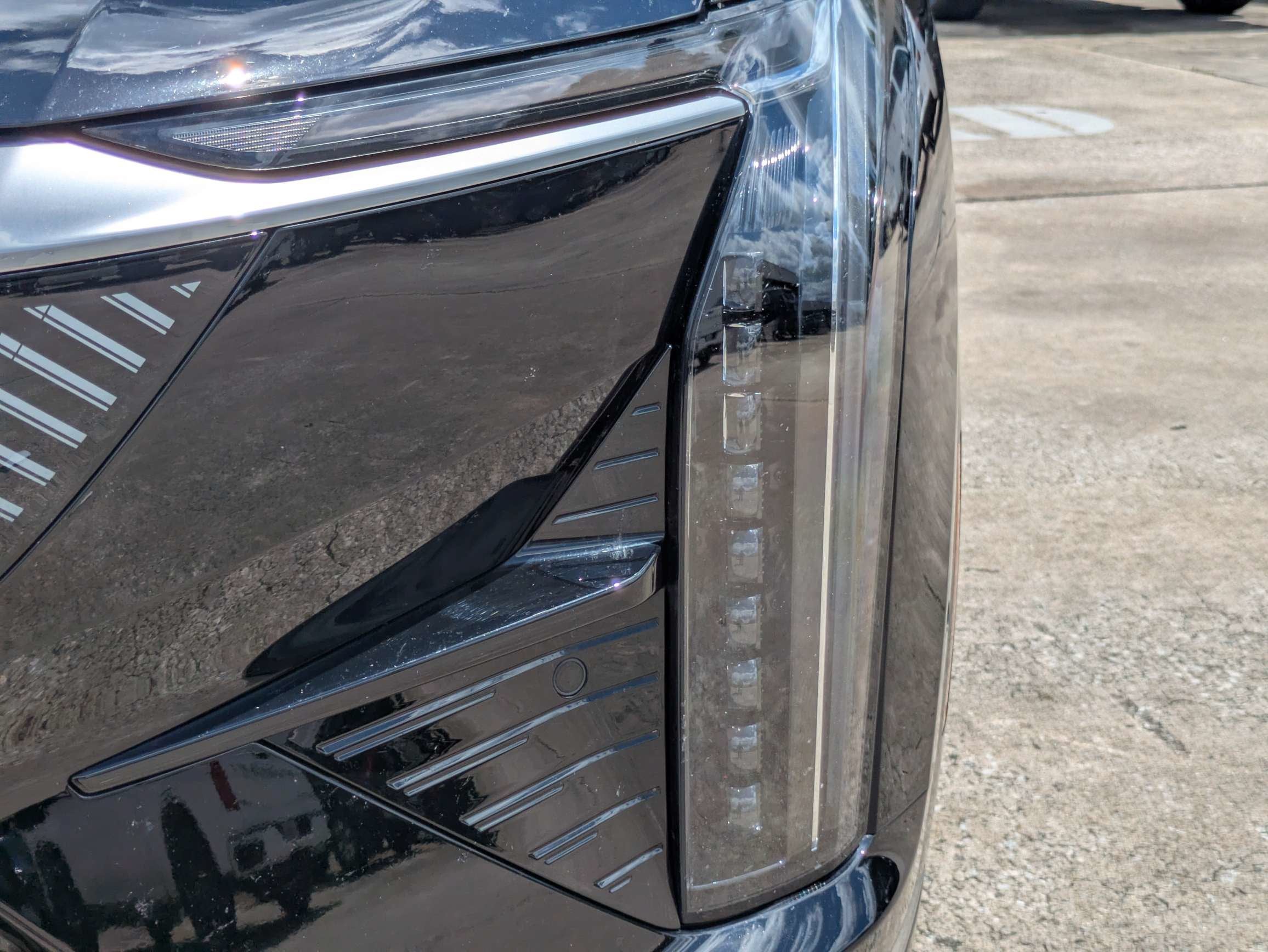 2025 Cadillac OPTIQ Luxury 2