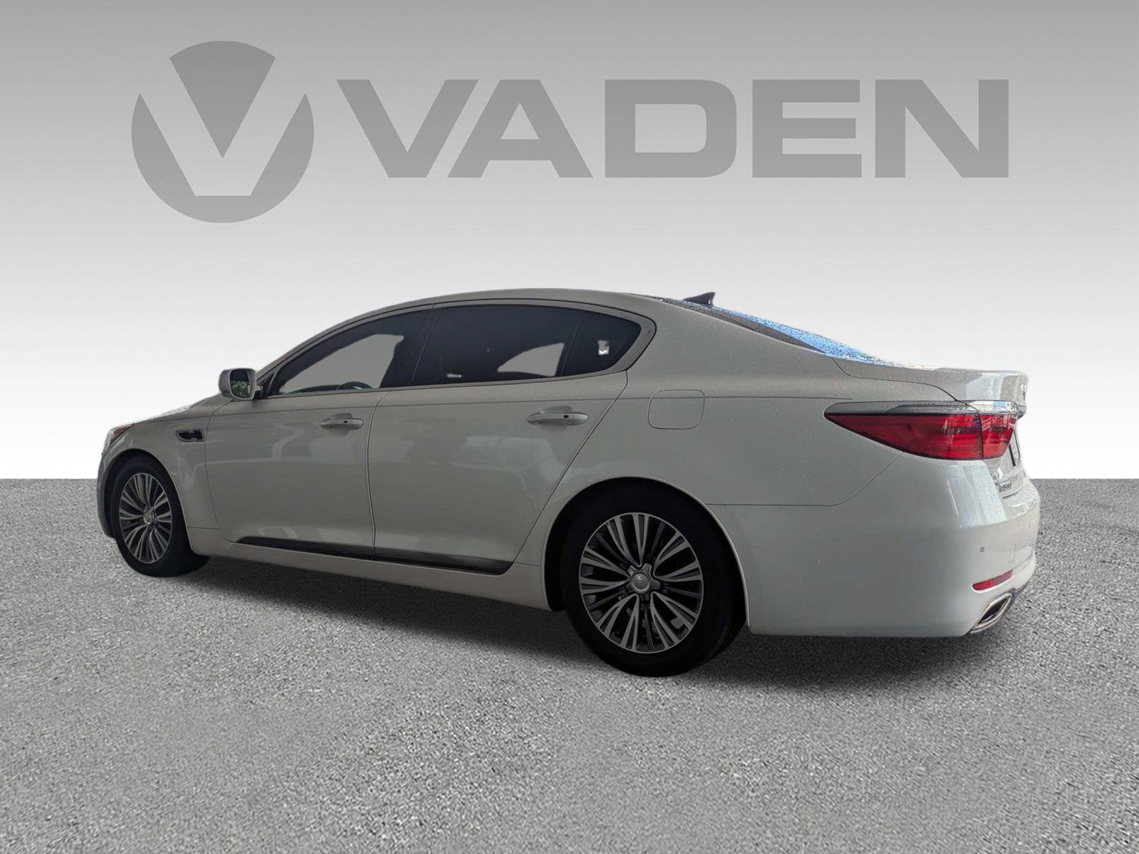 2017 Kia K900 Premium 3.8L