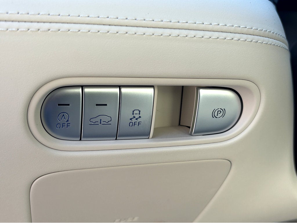 2026 Genesis G90 e-SC