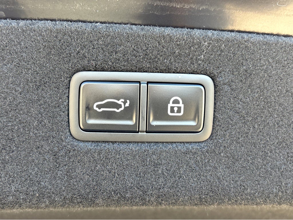 2026 Genesis G90 e-SC