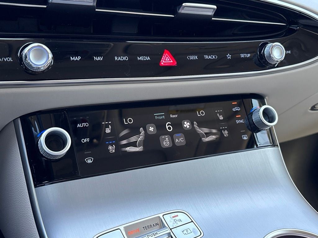 2027 Genesis GV70 2.5T Advanced